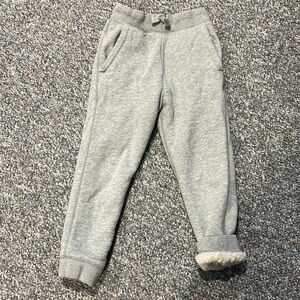 Ultra cozy GAP kids joggers! Lined with thick Sherpa. Size S (6-7).
